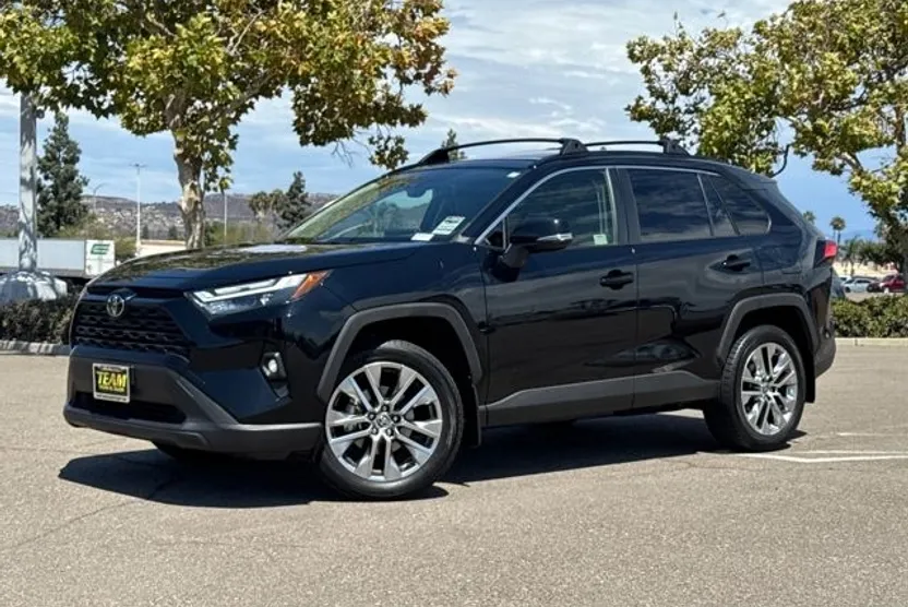 2023 Toyota RAV4 XLE Premium photo 1
