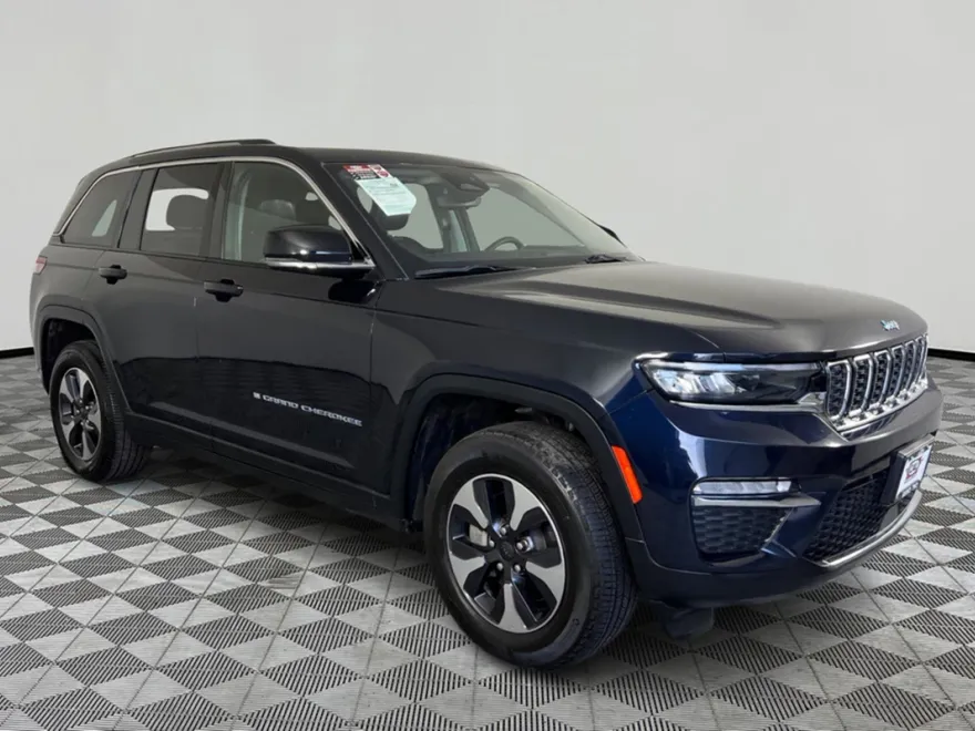 2024 Jeep Cherokee Limited 4xe photo 1