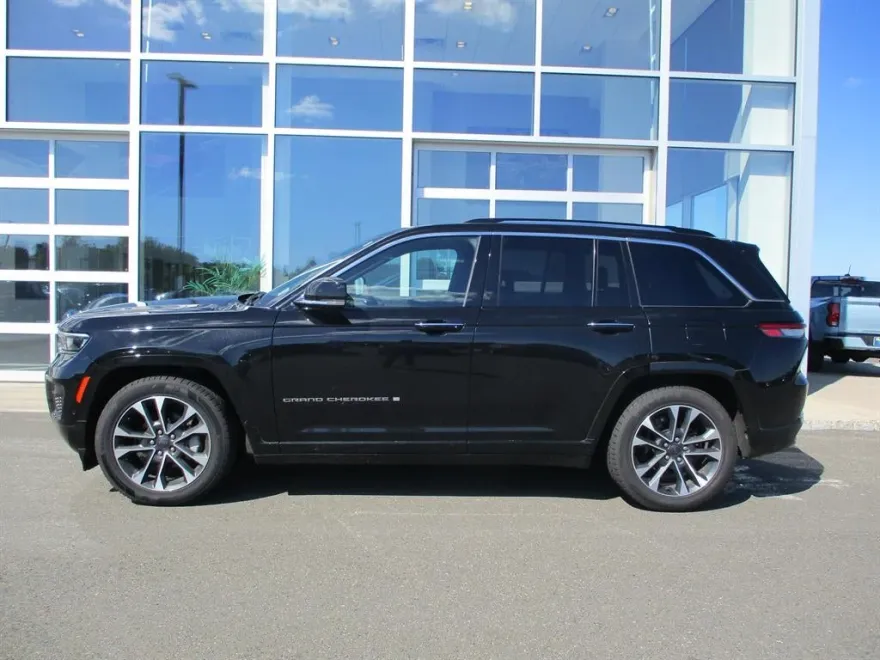 2023 Jeep Grand Cherokee Overland photo 1