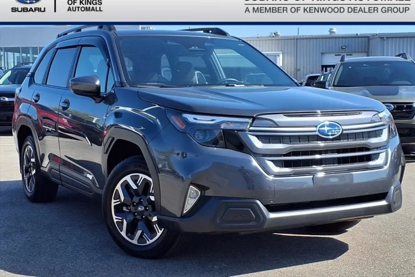 2025 Subaru Forester Premium photo 1