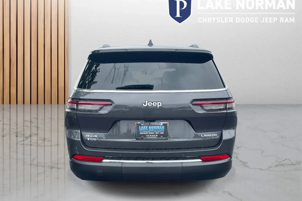 2025 Jeep Grand Cherokee Laredo photo 1