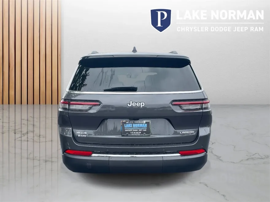 2025 Jeep Grand Cherokee Laredo photo 1
