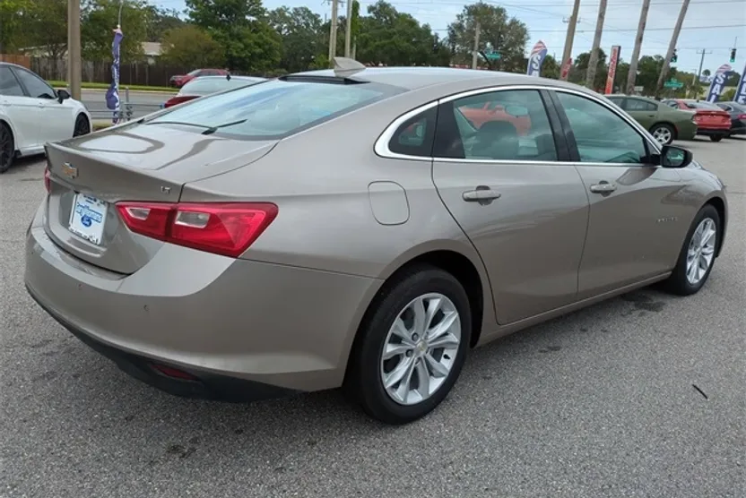 2025 Chevrolet Malibu 1LT photo 1