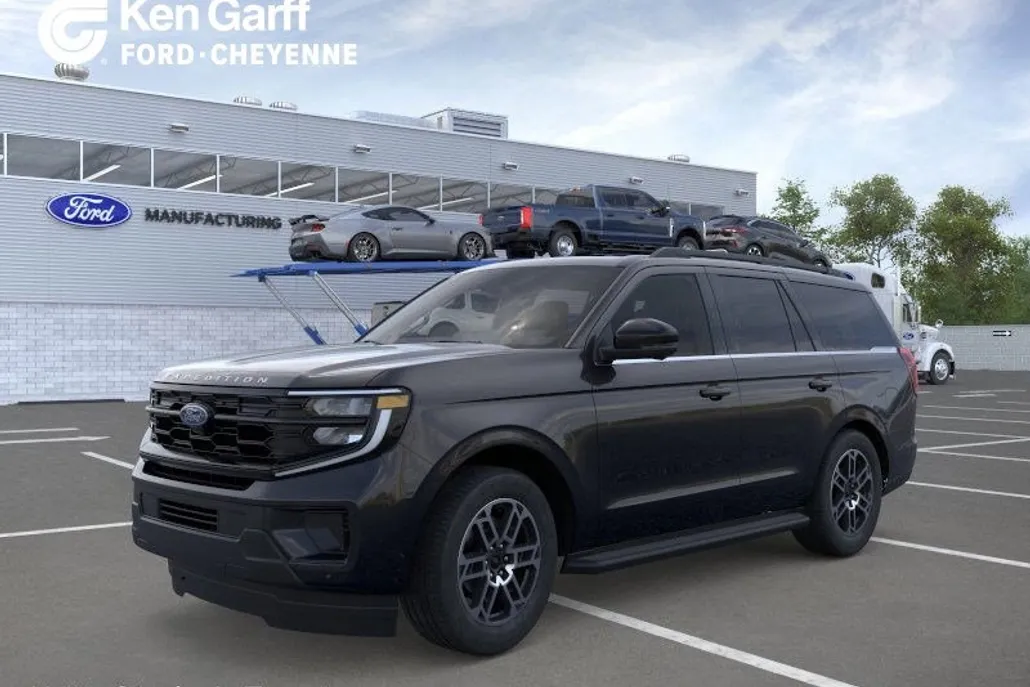 2025 Ford Expedition photo 1