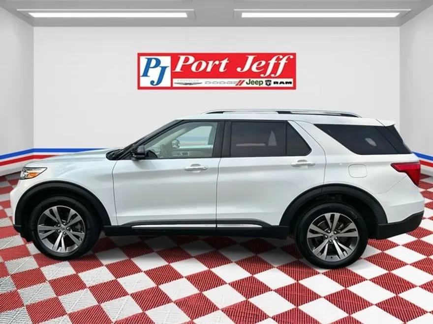 2020 Ford Explorer Platinum photo 1