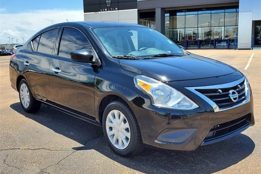 2017 Nissan Versa 1.6 SV photo 1