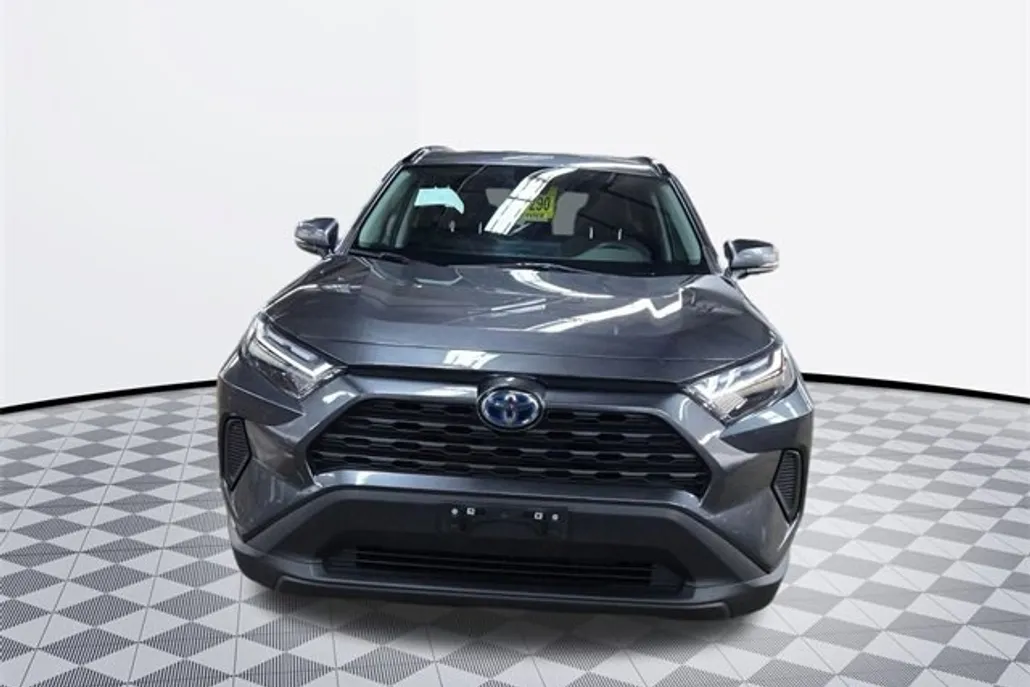 2023 Toyota RAV4 Hybrid XLE photo 1