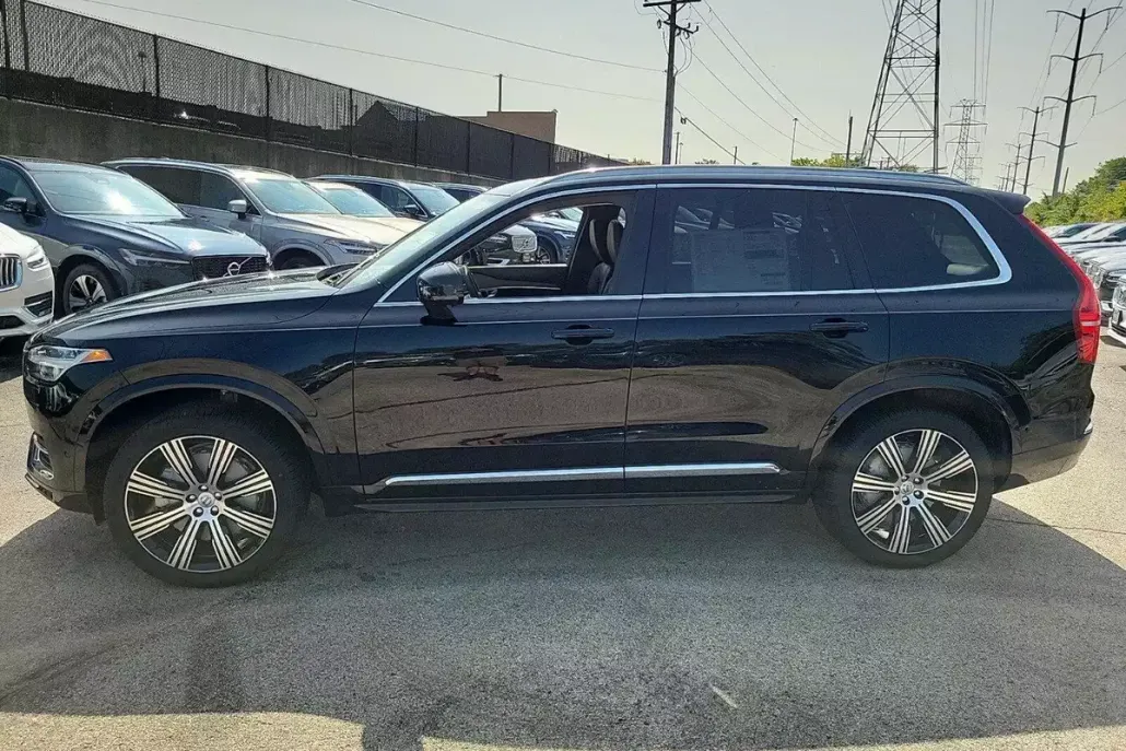 2025 Volvo XC90 Plus photo 1