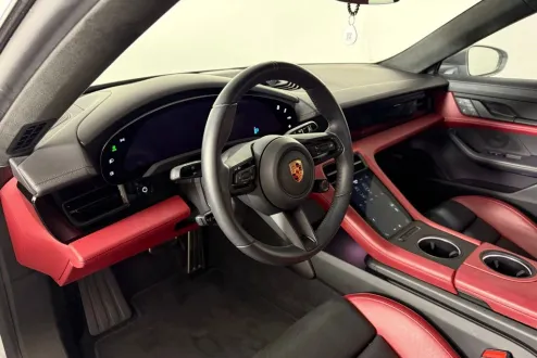 2022 Porsche Taycan Turbo photo 3