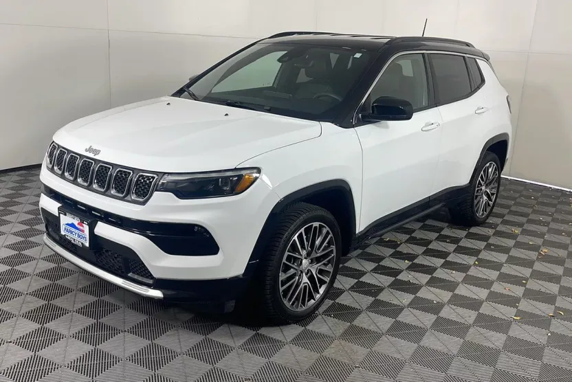 2023 Jeep Compass Limited photo 1