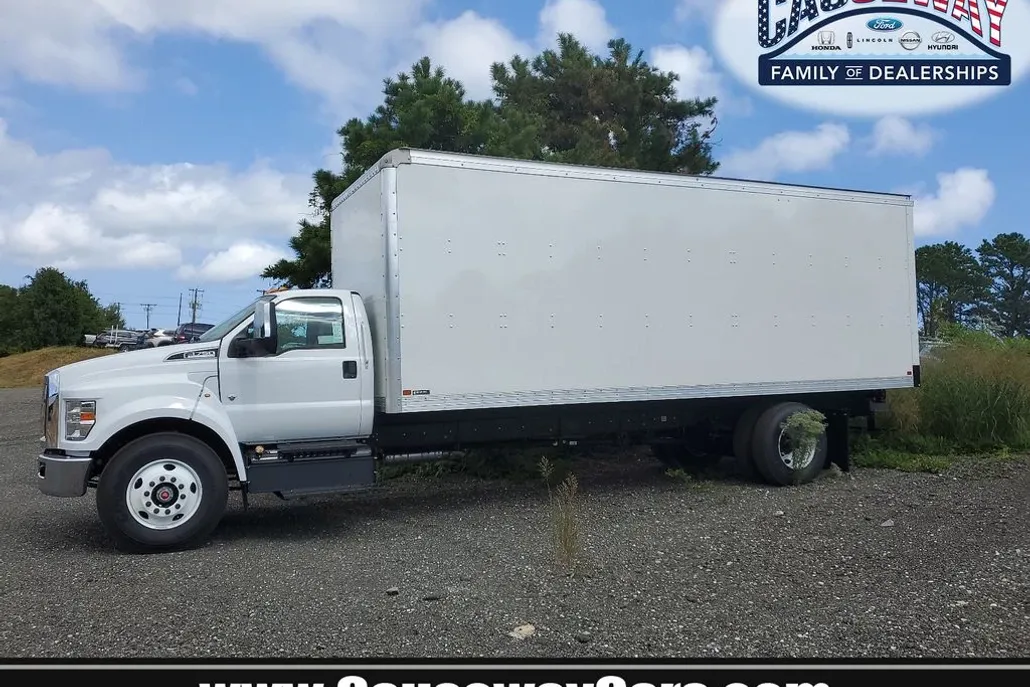 2025 Ford F-750 photo 1