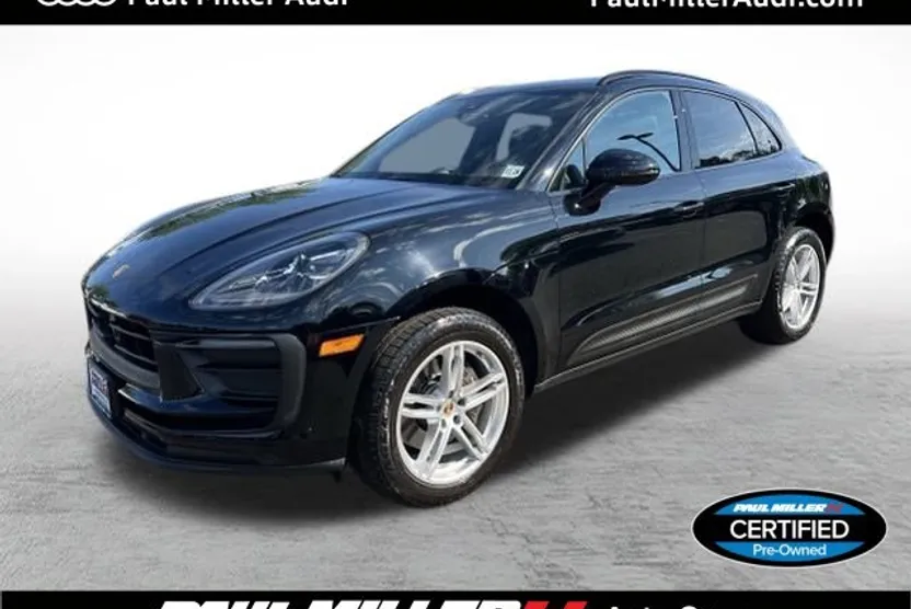 2024 Porsche Macan Base photo 1