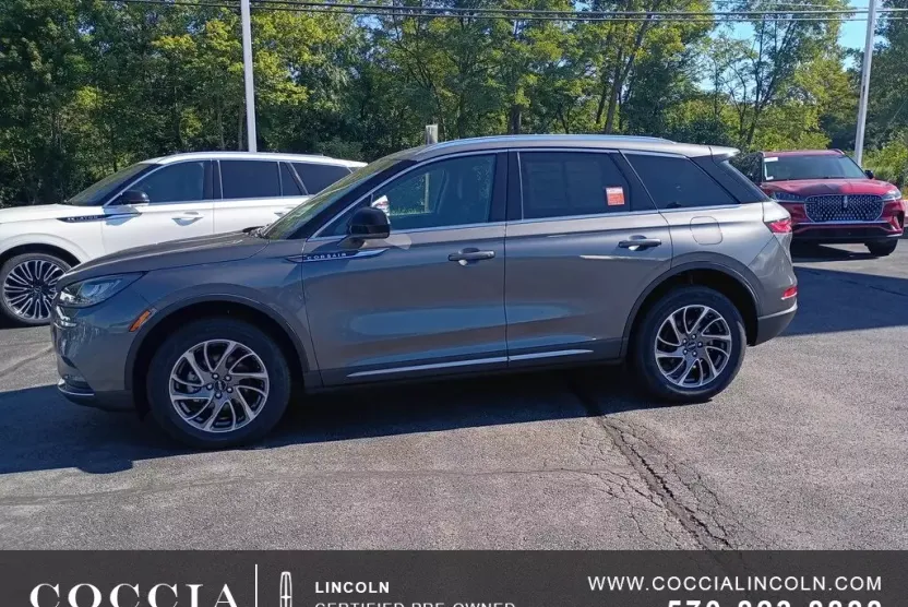 2022 Lincoln Corsair Standard photo 1