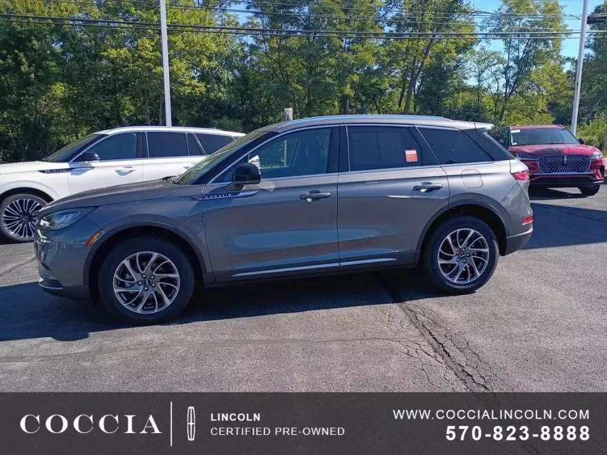 2022 Lincoln Corsair Standard photo 1