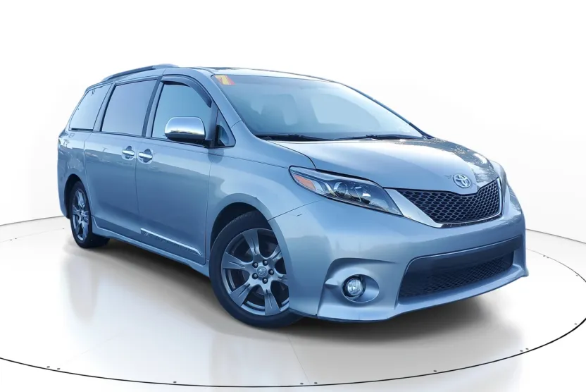 2017 Toyota Sienna L photo 1