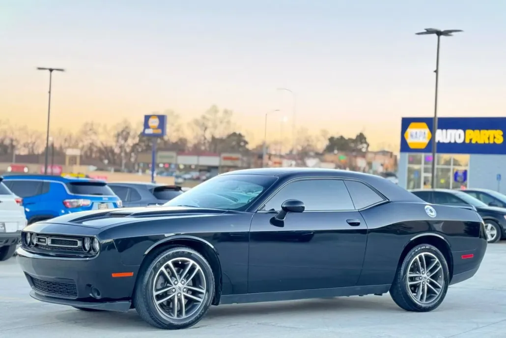 2019 Dodge Challenger SXT photo 1