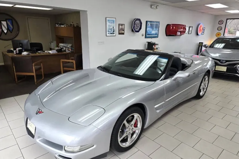 2002 Chevrolet Corvette photo 1
