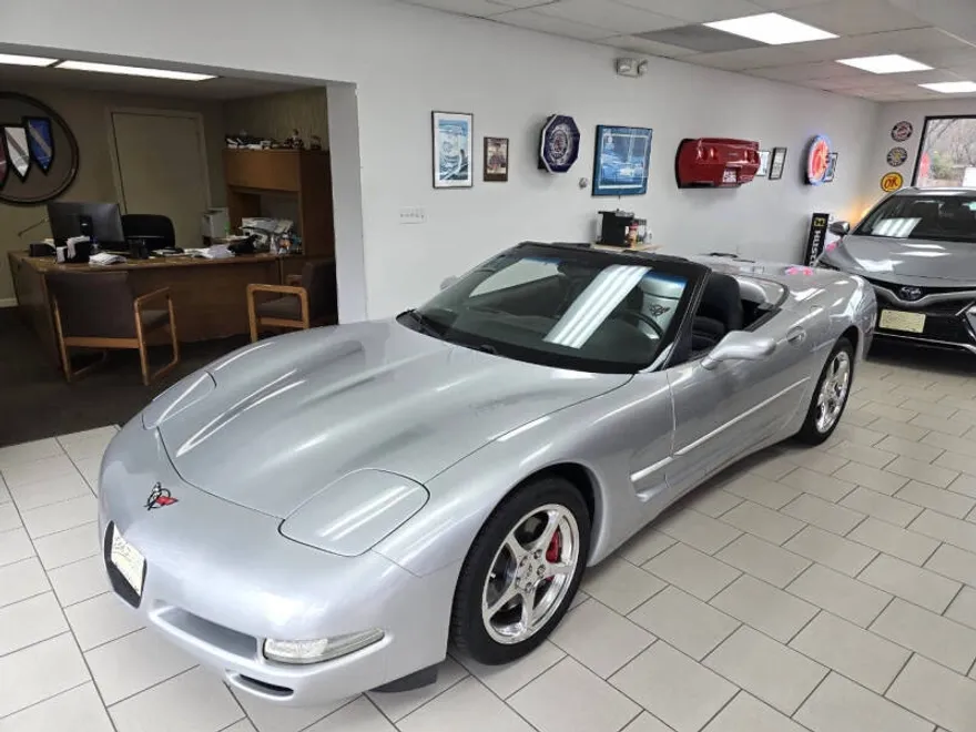 2002 Chevrolet Corvette photo 1