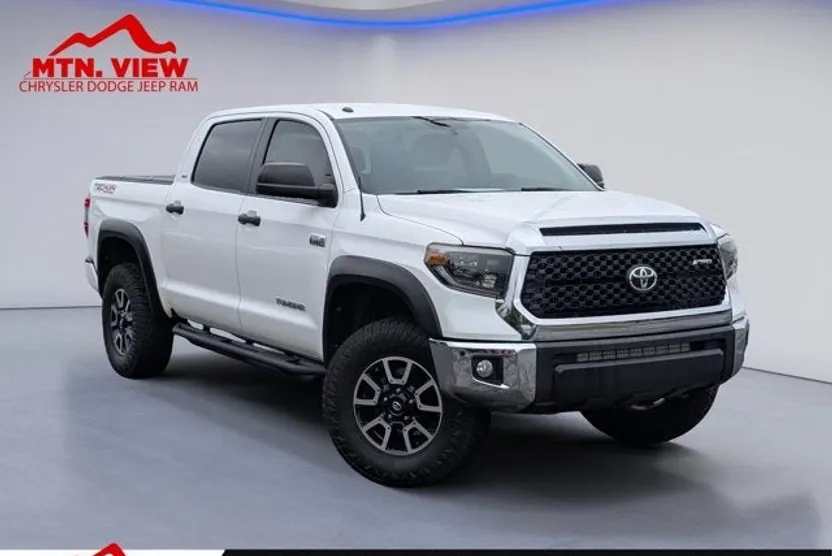 2017 Toyota Tundra SR5 photo 1