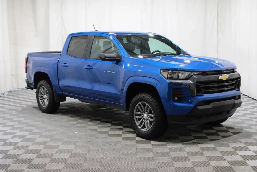 2024 Chevrolet Colorado LT photo 1