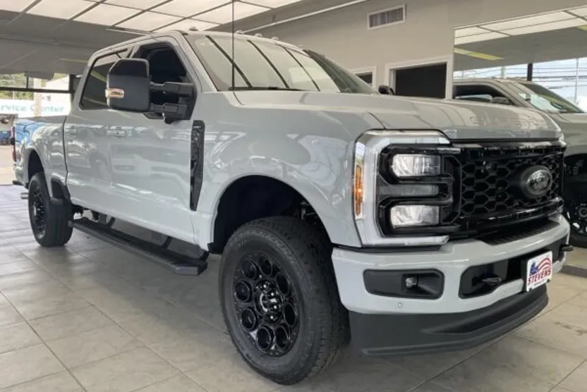 2025 Ford Maverick XLT photo 1