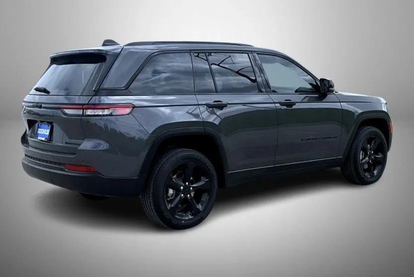 2024 Jeep Grand Cherokee Altitude photo 1