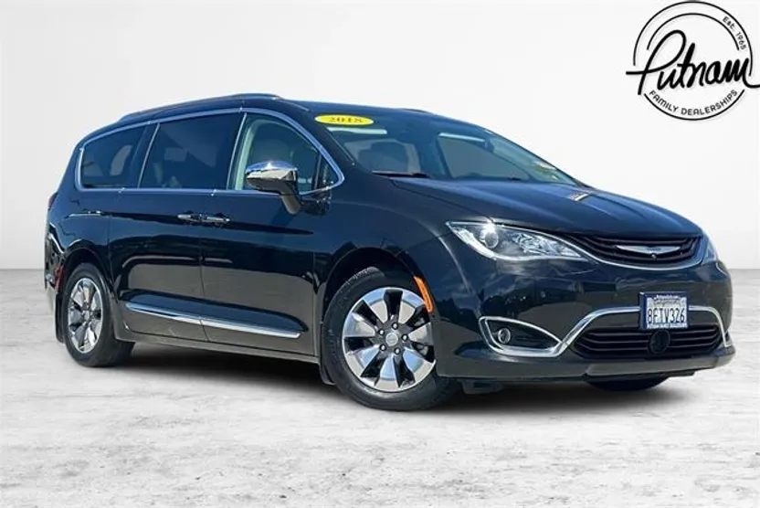 2018 Chrysler Pacifica Limited photo 1