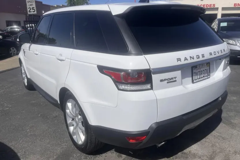 2017 Land Rover Range Rover Sport HSE photo 1