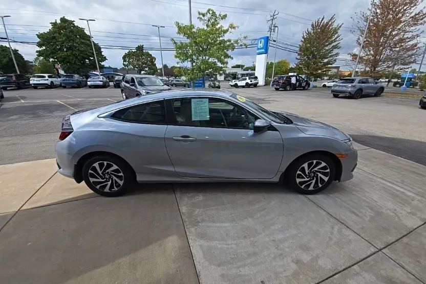 2017 Honda Civic LX photo 1