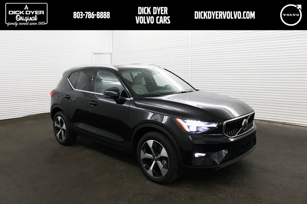 2025 Volvo XC40 Plus photo 1