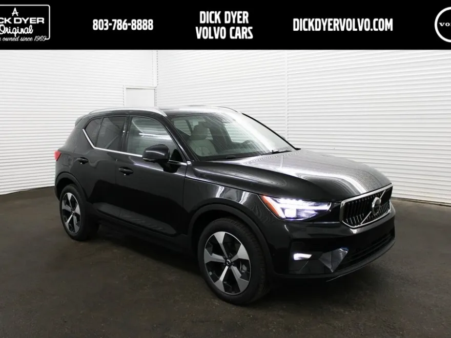 2025 Volvo XC40 Plus photo 1