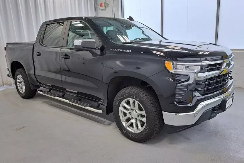 2022 Chevrolet Silverado 1500 LT photo 1