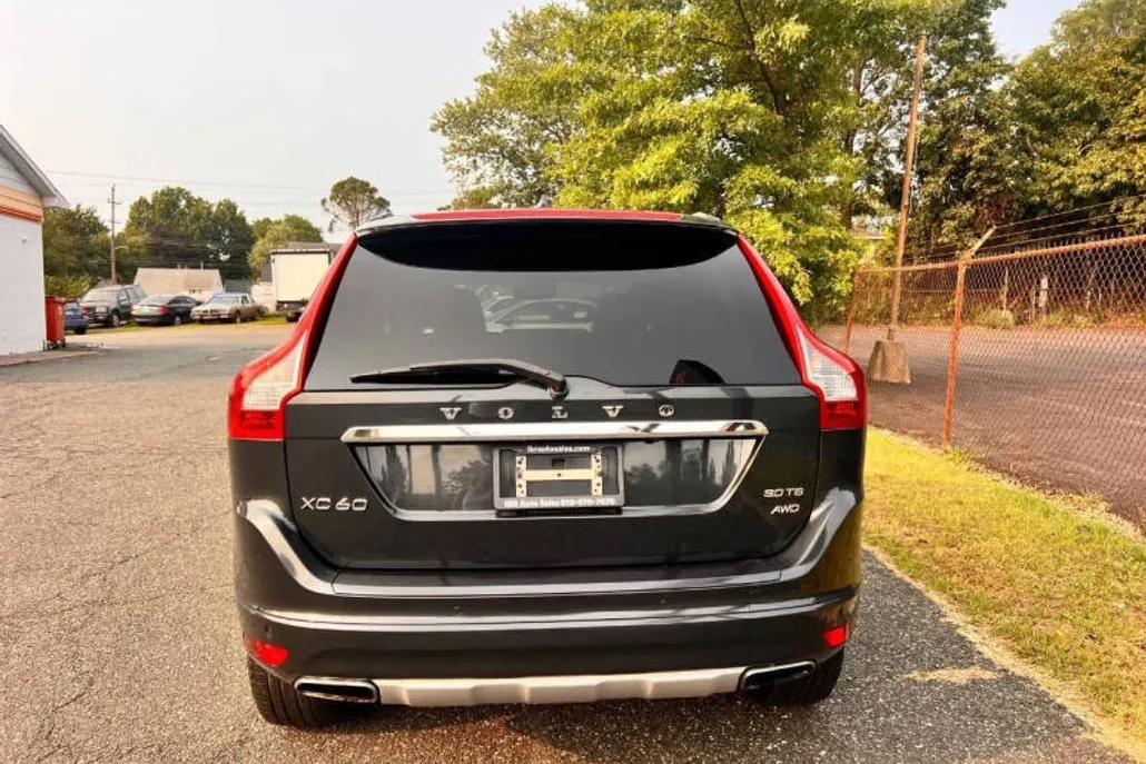 2016 Volvo XC60 T6 photo 1