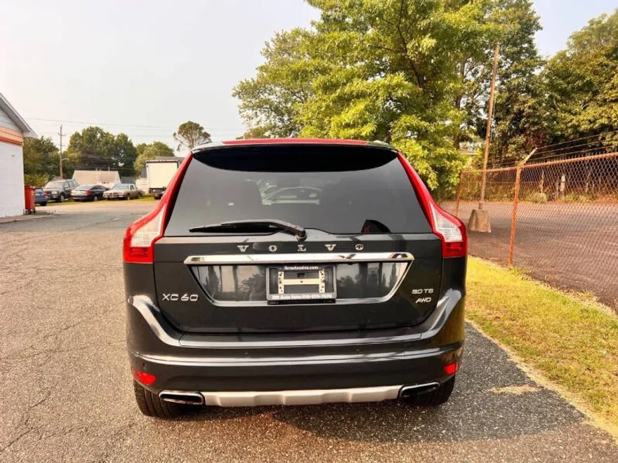 2016 Volvo XC60 T6 photo 1