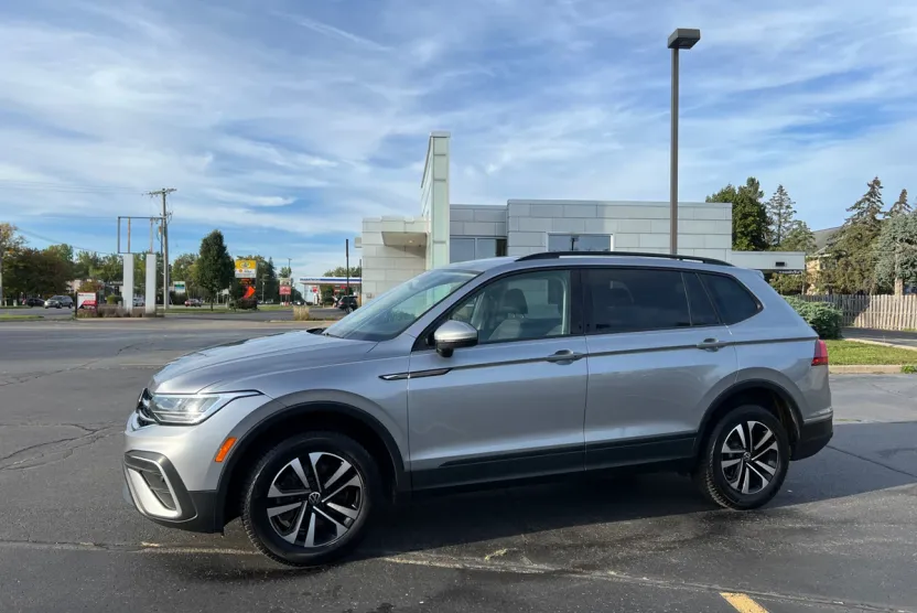 2022 Volkswagen Tiguan S photo 1