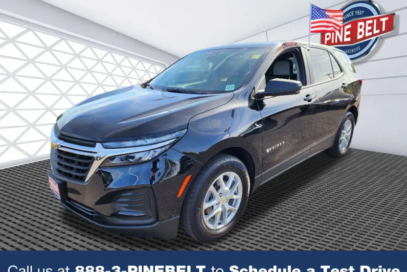 2023 Chevrolet Equinox LS photo 1