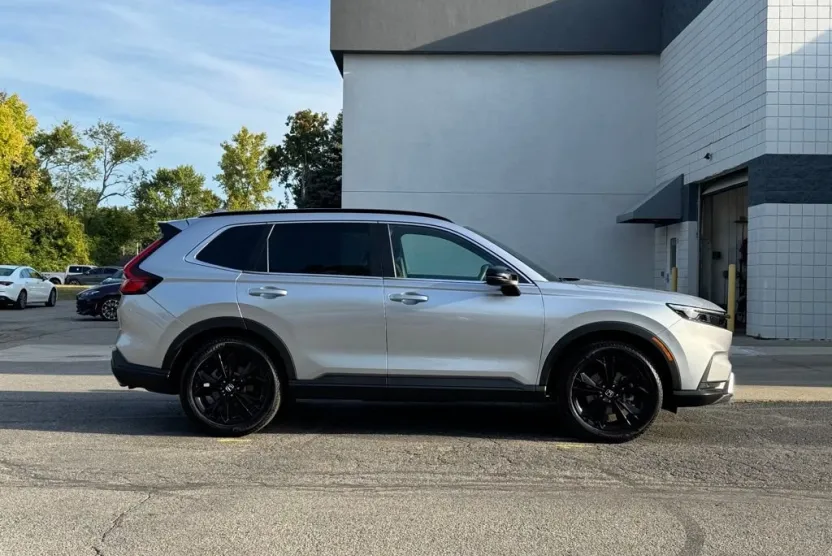 2024 Honda CR-V Hybrid Sport Touring photo 1