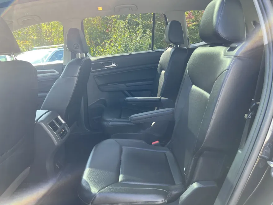 2019 Volkswagen Atlas V6 SE Technology R-Line photo 1
