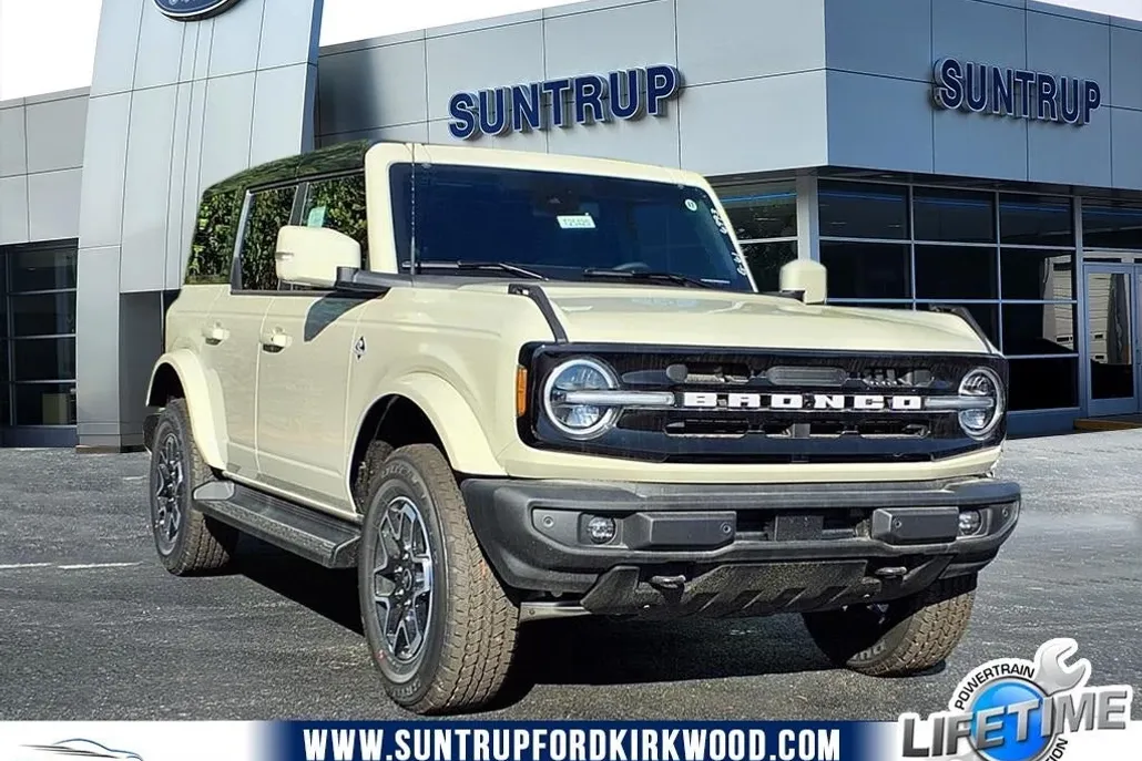 2025 Ford Bronco Outer Banks photo 1