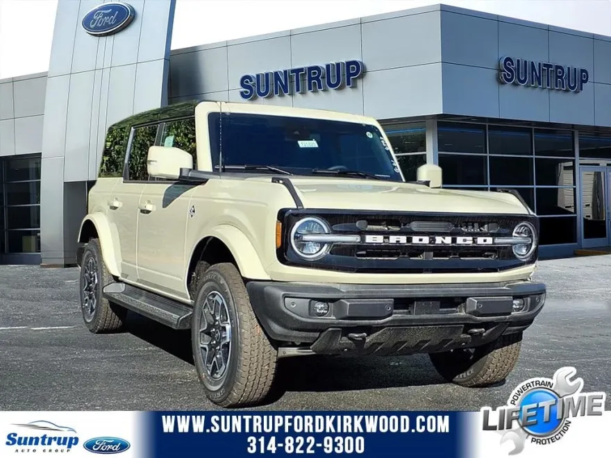 2025 Ford Bronco Outer Banks photo 1
