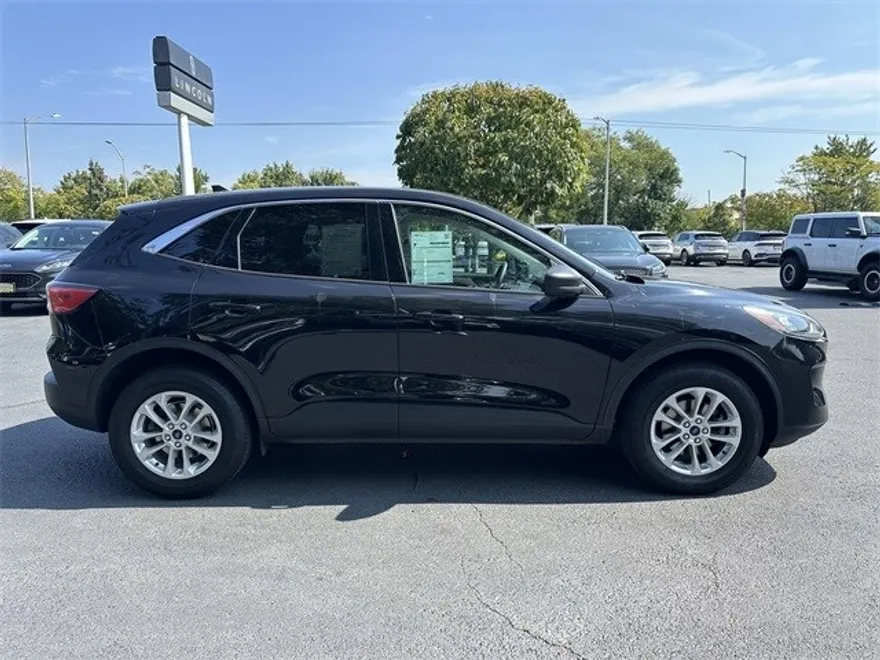 2022 Ford Escape SE photo 1