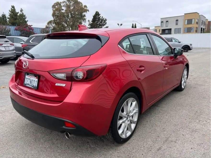 2015 Mazda Mazda3 s Grand Touring Hatchback photo 5