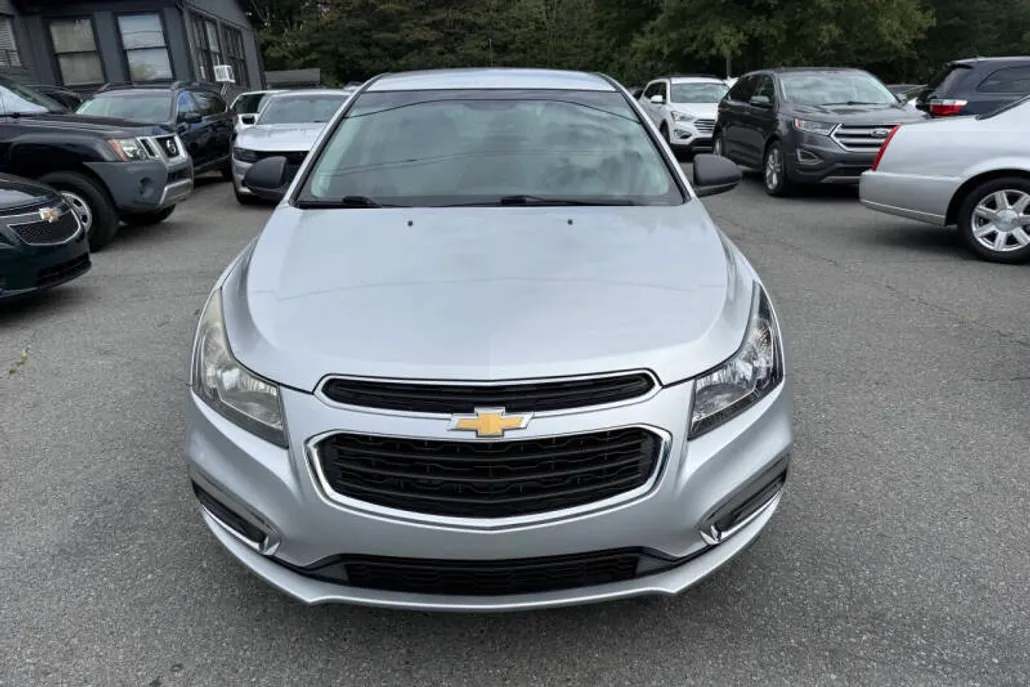 2016 Chevrolet Cruze LS photo 1