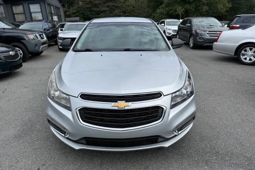 2016 Chevrolet Cruze LS photo 1