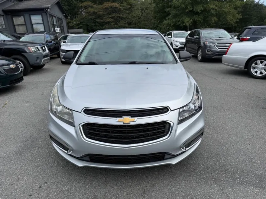 2016 Chevrolet Cruze LS photo 1