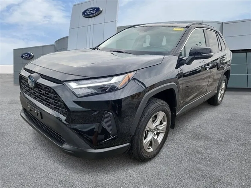 2024 Toyota RAV4 Hybrid XLE photo 1