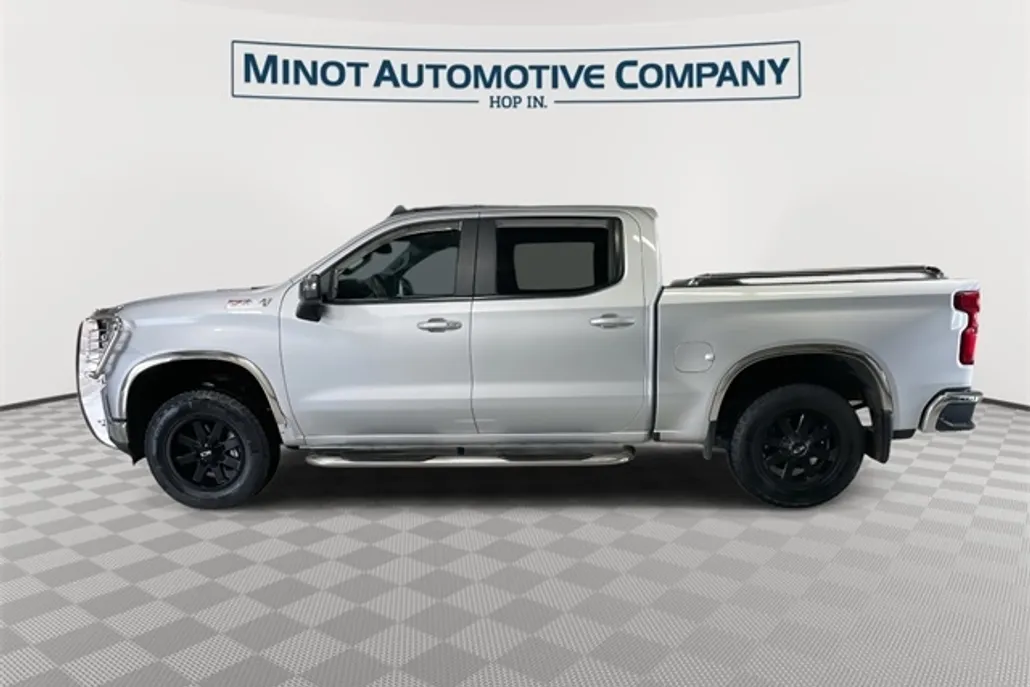 2021 Chevrolet Silverado 1500 LT photo 1