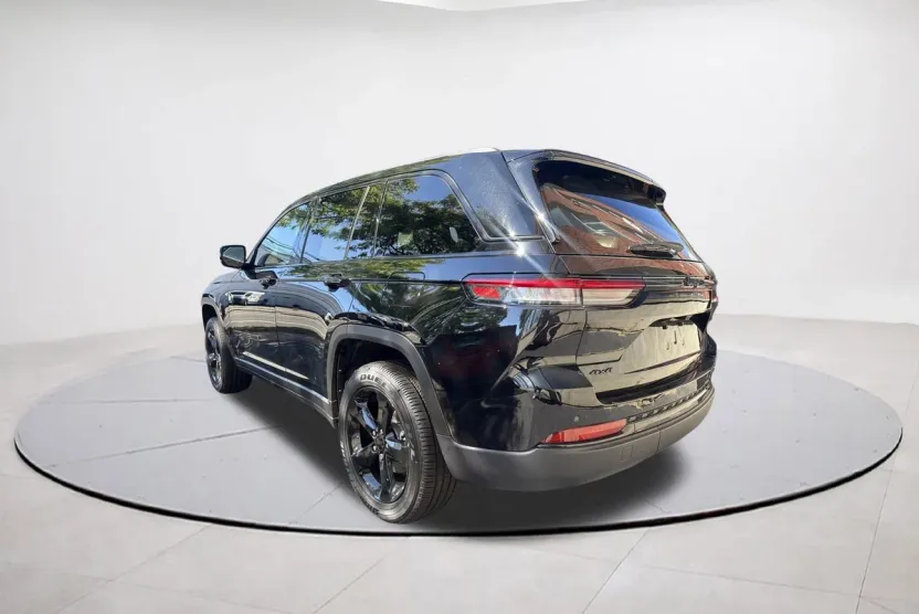 2025 Jeep Grand Cherokee Altitude photo 1