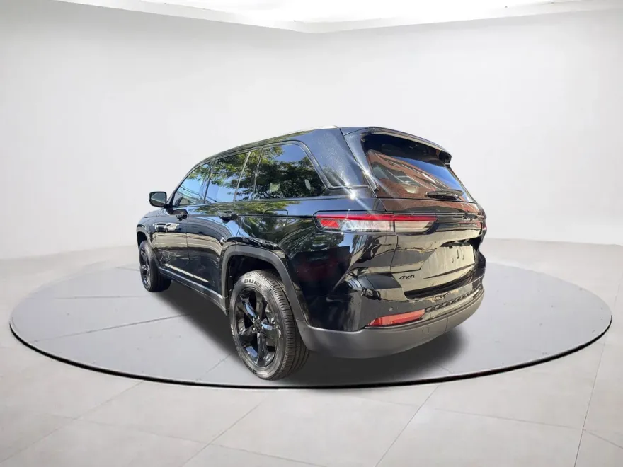 2025 Jeep Grand Cherokee Altitude photo 1