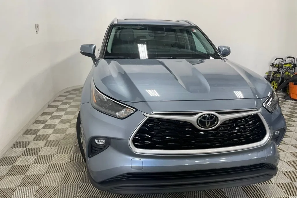 2022 Toyota Highlander XLE photo 1
